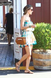 Alessandra Ambrosio feet photo thumbnail