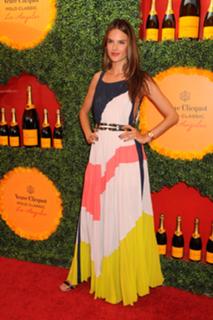 Alessandra Ambrosio feet photo thumbnail