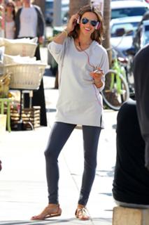 Alessandra Ambrosio feet photo thumbnail