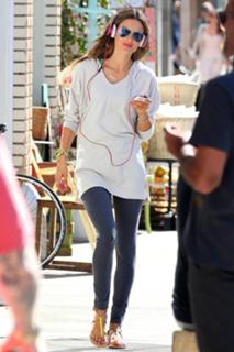 Alessandra Ambrosio feet photo thumbnail