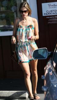 Alessandra Ambrosio feet photo thumbnail