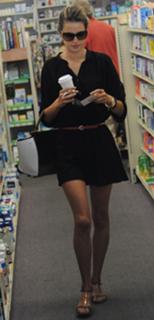 Alessandra Ambrosio feet photo thumbnail