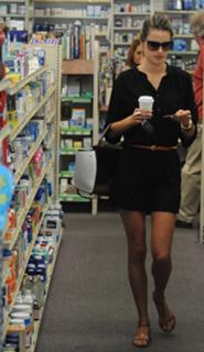 Alessandra Ambrosio feet photo thumbnail