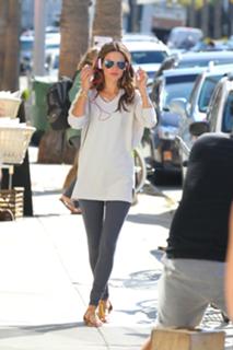 Alessandra Ambrosio feet photo thumbnail