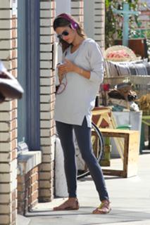 Alessandra Ambrosio feet photo thumbnail
