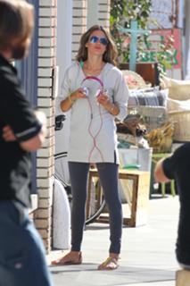 Alessandra Ambrosio feet photo thumbnail
