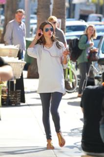 Alessandra Ambrosio feet photo thumbnail