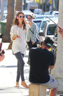 Alessandra Ambrosio feet photo thumbnail