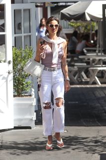 Alessandra Ambrosio feet photo thumbnail