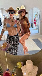 Alessandra Ambrosio feet photo thumbnail