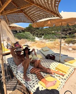 Alessandra Ambrosio feet photo thumbnail