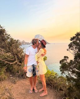 Alessandra Ambrosio feet photo thumbnail