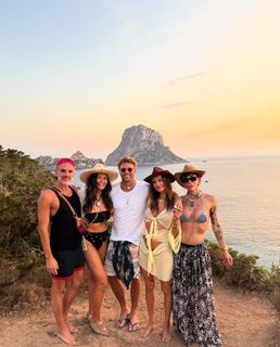 Alessandra Ambrosio feet photo thumbnail