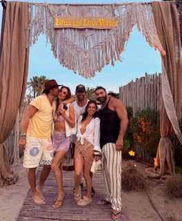 Alessandra Ambrosio feet photo thumbnail