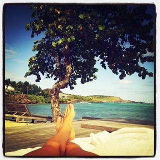 Alessandra Ambrosio feet photo thumbnail