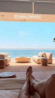 Alessandra Ambrosio feet photo thumbnail