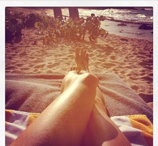 Alessandra Ambrosio feet photo thumbnail