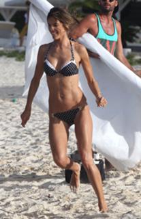 Alessandra Ambrosio feet photo thumbnail