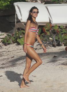 Alessandra Ambrosio feet photo thumbnail