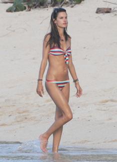 Alessandra Ambrosio feet photo thumbnail