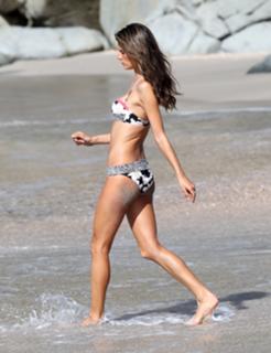 Alessandra Ambrosio feet photo thumbnail