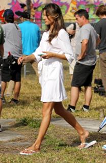 Alessandra Ambrosio feet photo thumbnail
