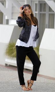 Alessandra Ambrosio feet photo thumbnail