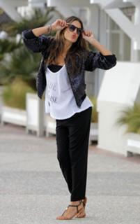 Alessandra Ambrosio feet photo thumbnail