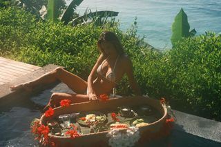 Alessandra Ambrosio feet photo 5
