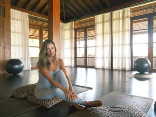 Alessandra Ambrosio feet photo 18