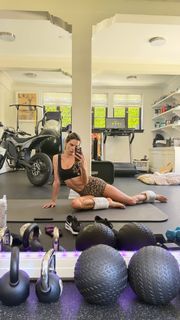 Alessandra Ambrosio feet photo 1