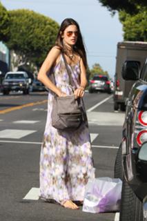 Alessandra Ambrosio feet photo thumbnail