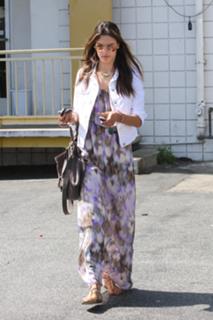Alessandra Ambrosio feet photo thumbnail