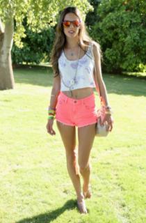 Alessandra Ambrosio feet photo thumbnail