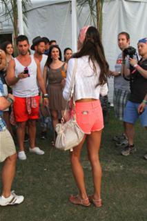 Alessandra Ambrosio feet photo thumbnail