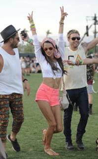 Alessandra Ambrosio feet photo thumbnail