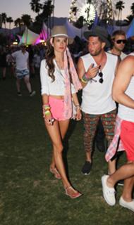 Alessandra Ambrosio feet photo thumbnail