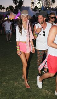 Alessandra Ambrosio feet photo thumbnail