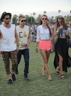 Alessandra Ambrosio feet photo thumbnail