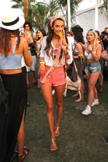 Alessandra Ambrosio feet photo thumbnail
