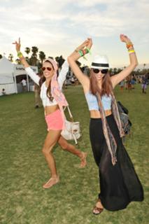 Alessandra Ambrosio feet photo thumbnail