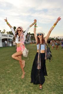 Alessandra Ambrosio feet photo thumbnail