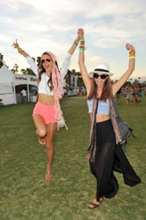Alessandra Ambrosio feet photo thumbnail