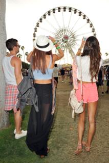 Alessandra Ambrosio feet photo thumbnail