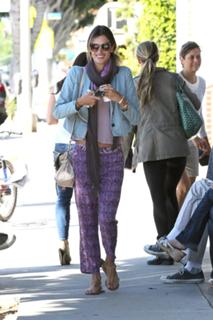 Alessandra Ambrosio feet photo thumbnail