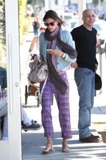 Alessandra Ambrosio feet photo thumbnail