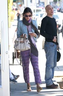 Alessandra Ambrosio feet photo thumbnail