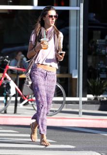 Alessandra Ambrosio feet photo thumbnail