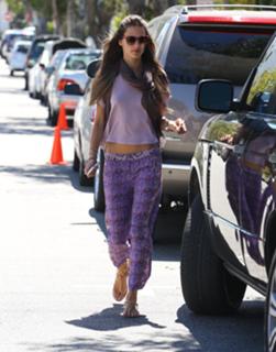 Alessandra Ambrosio feet photo thumbnail