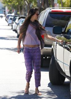 Alessandra Ambrosio feet photo thumbnail